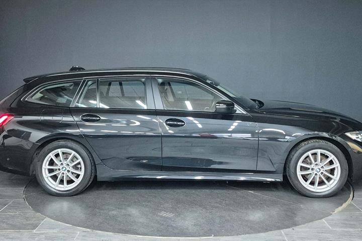 Sort BMW 320d fra 2020