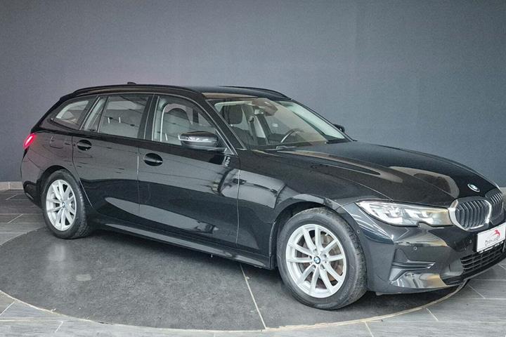 Sort BMW 320d fra 2020