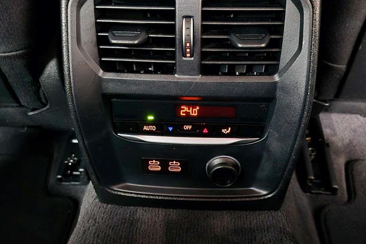 Sort BMW 320d fra 2020