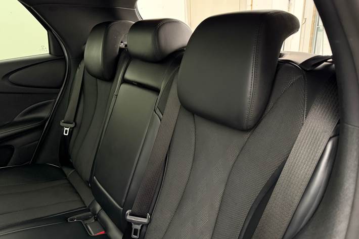 Grå BYD Dolphin fra 2024 set indefra