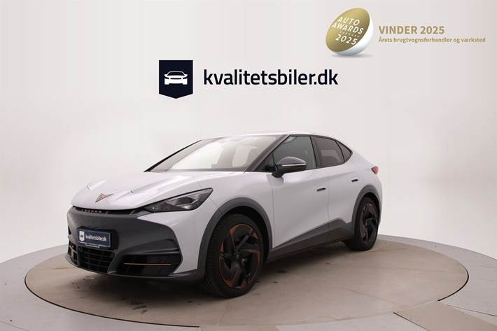 Sølv Cupra Tavascan fra 2024 set udefra