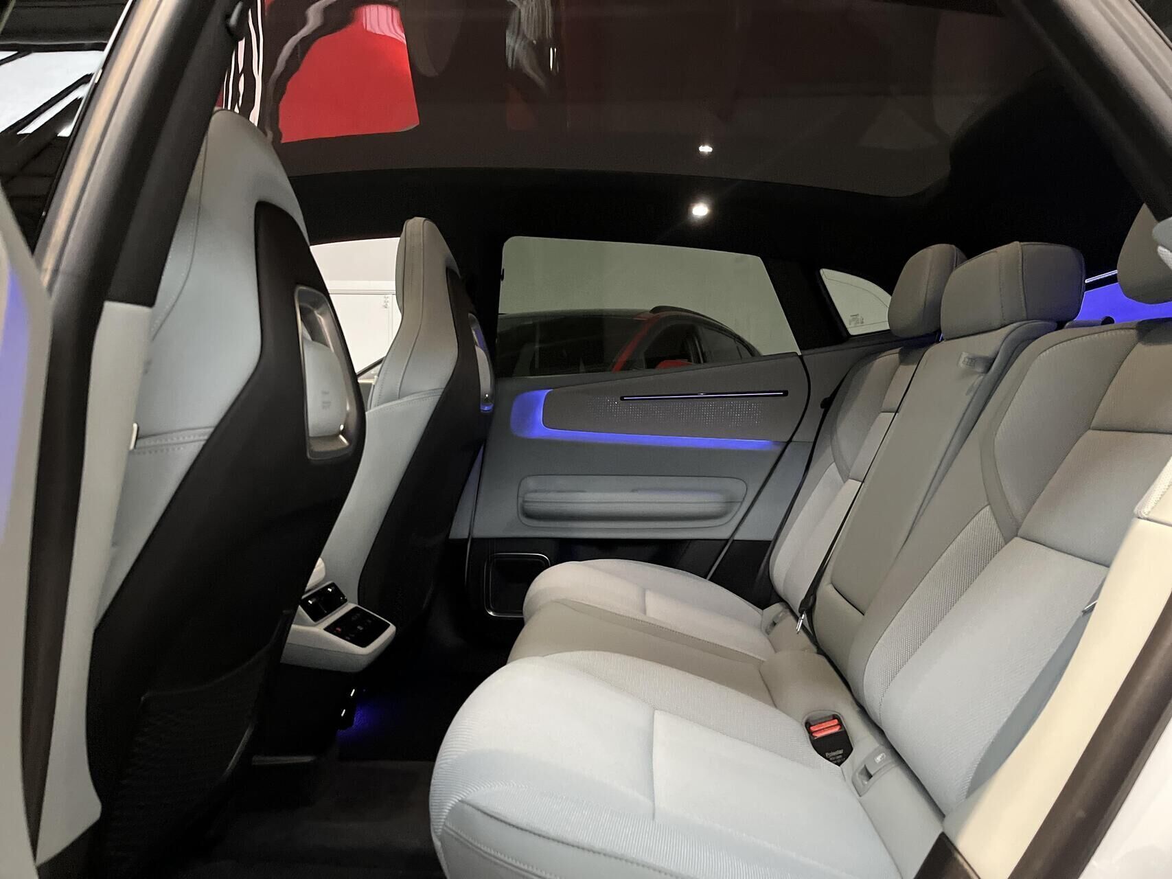 Hvid Polestar 4 fra 2025