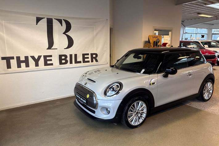 Sølv Mini Cooper SE fra 2021 set udefra