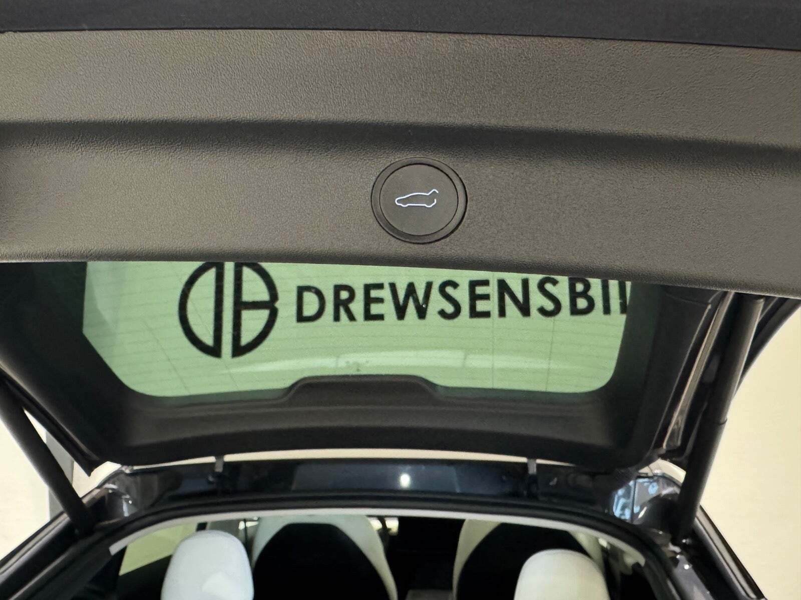 undefined Tesla Model Y fra 2023