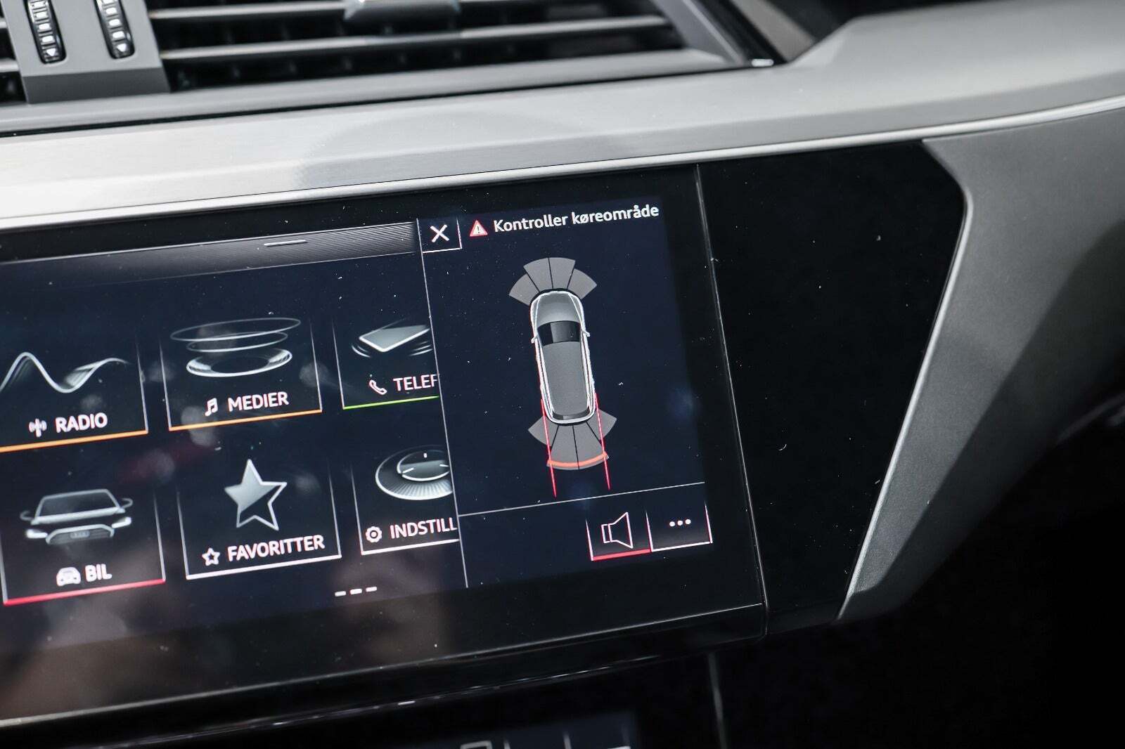 Grå Audi e-tron fra 2020