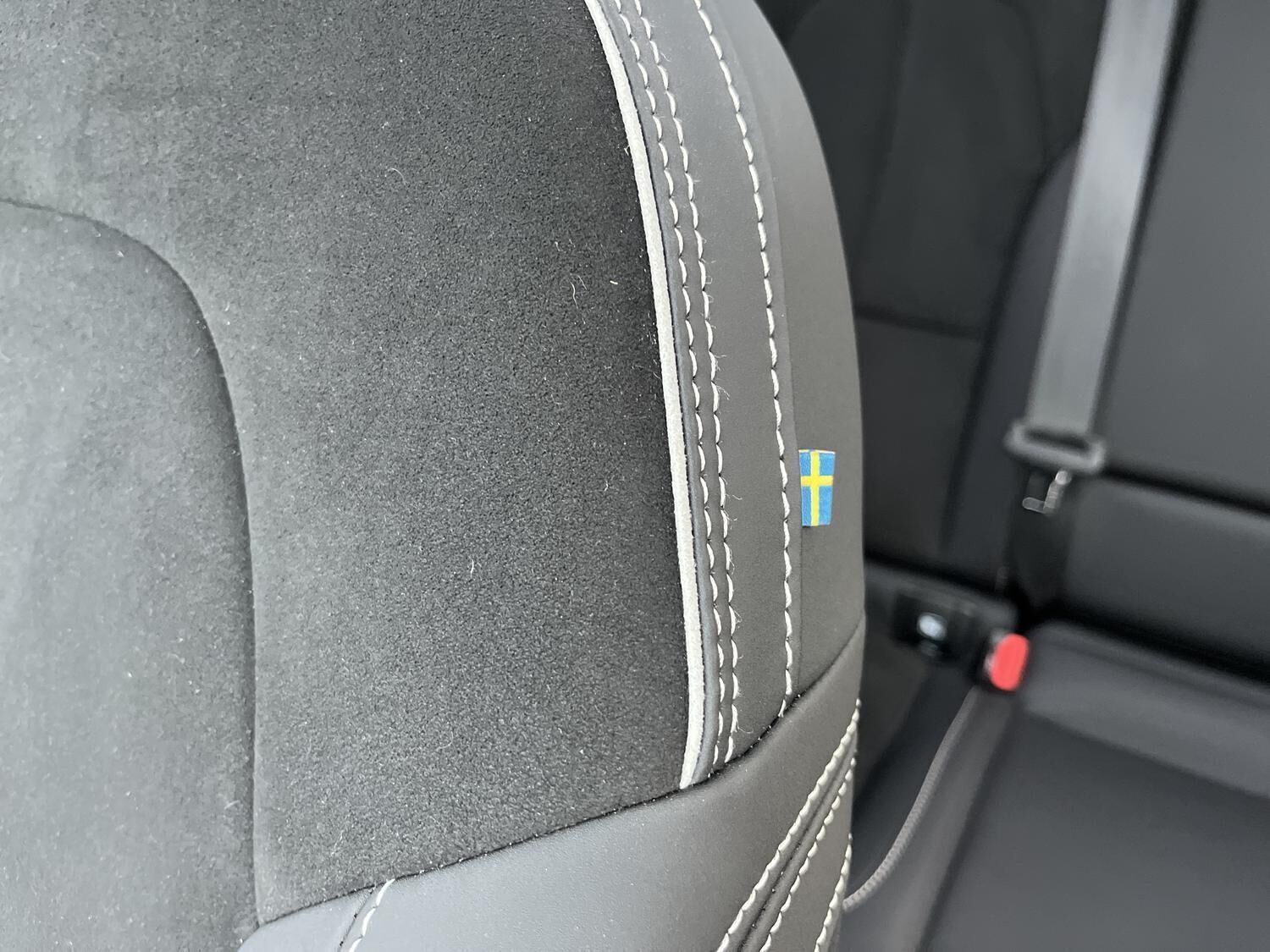 Sort Volvo EX40 fra 2025