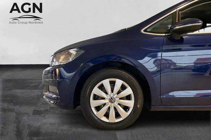 Blå VW Touran fra 2021