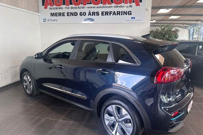 Blå Kia e-Niro fra 2021