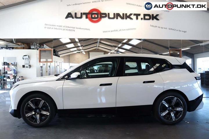 Hvid BMW iX fra 2022