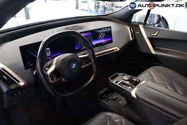 Hvid BMW iX fra 2022