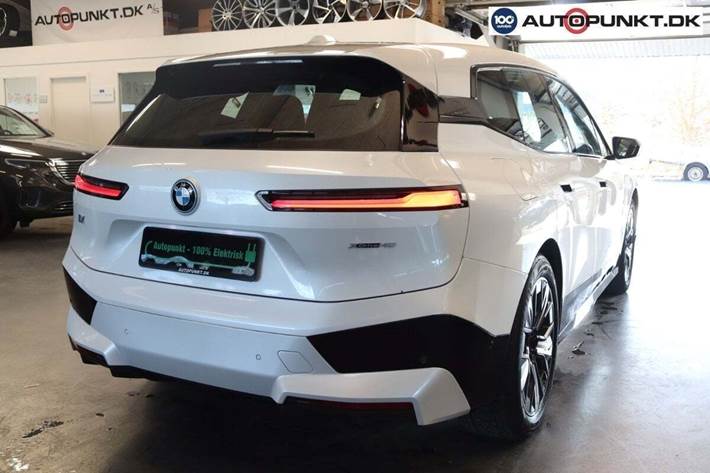 Hvid BMW iX fra 2022