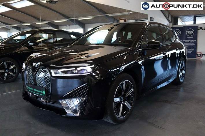 Sort BMW iX fra 2022 set udefra