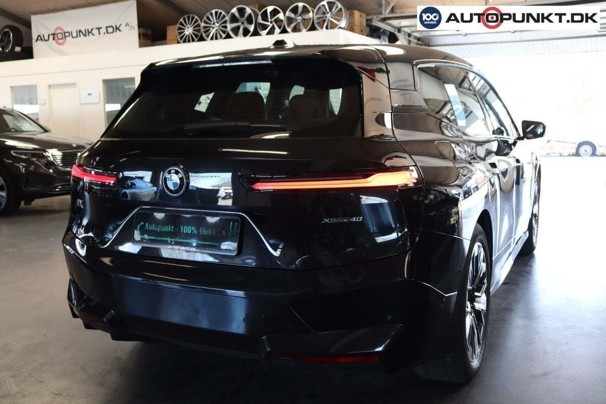 Sort BMW iX fra 2022