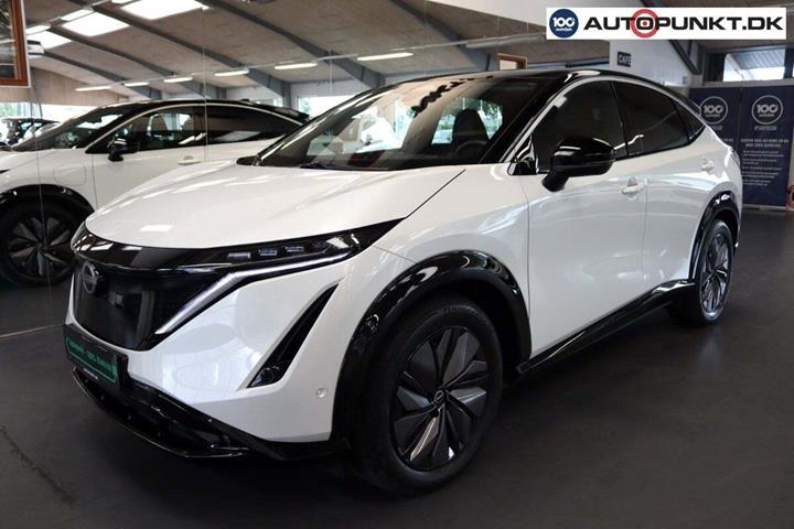 Hvid Nissan Ariya fra 2024 set udefra