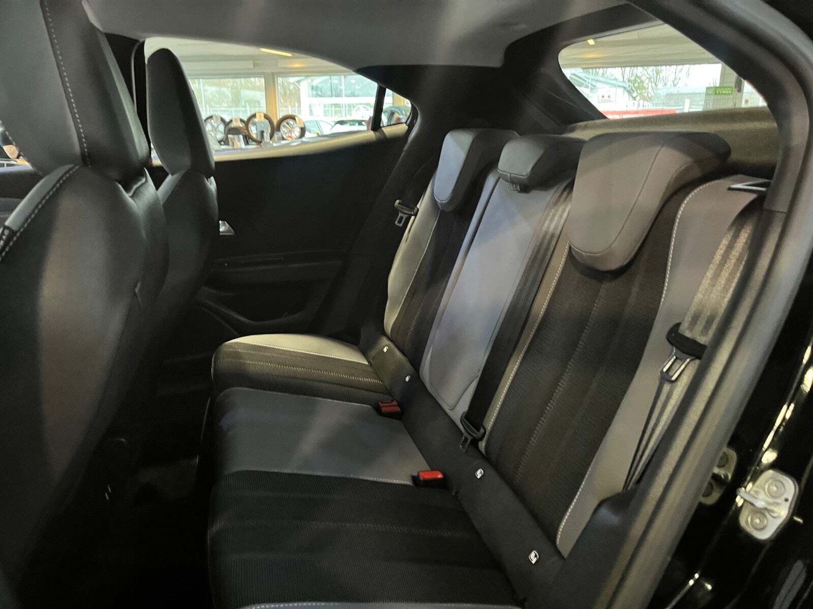 Sort Opel Mokka-e fra 2023