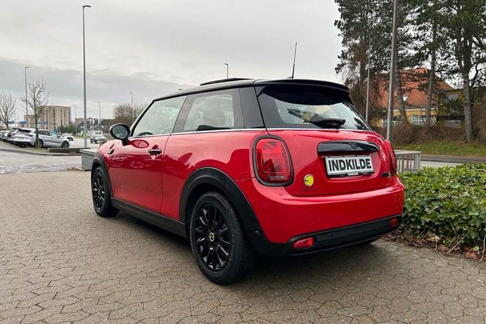 Rød Mini Cooper SE fra 2022