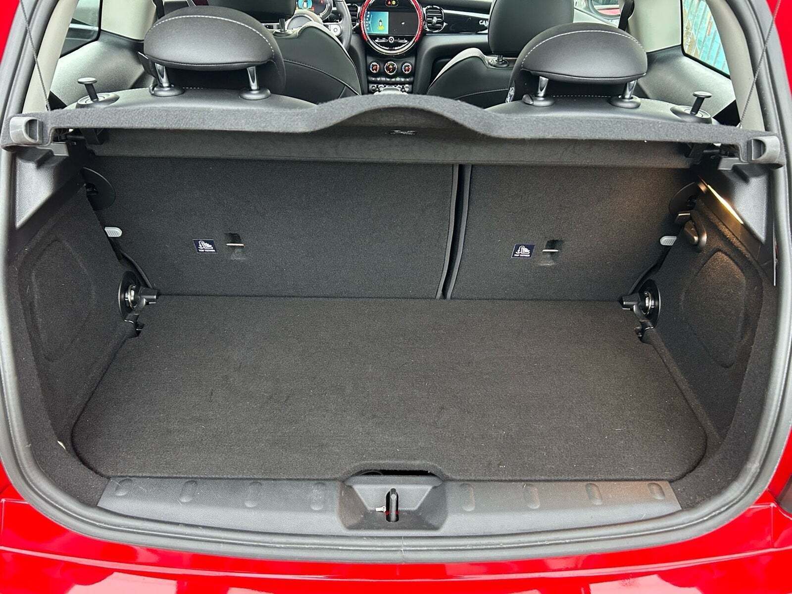 Rød Mini Cooper SE fra 2022