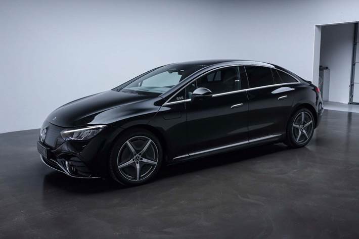 Sort Mercedes EQE350+ fra 2025