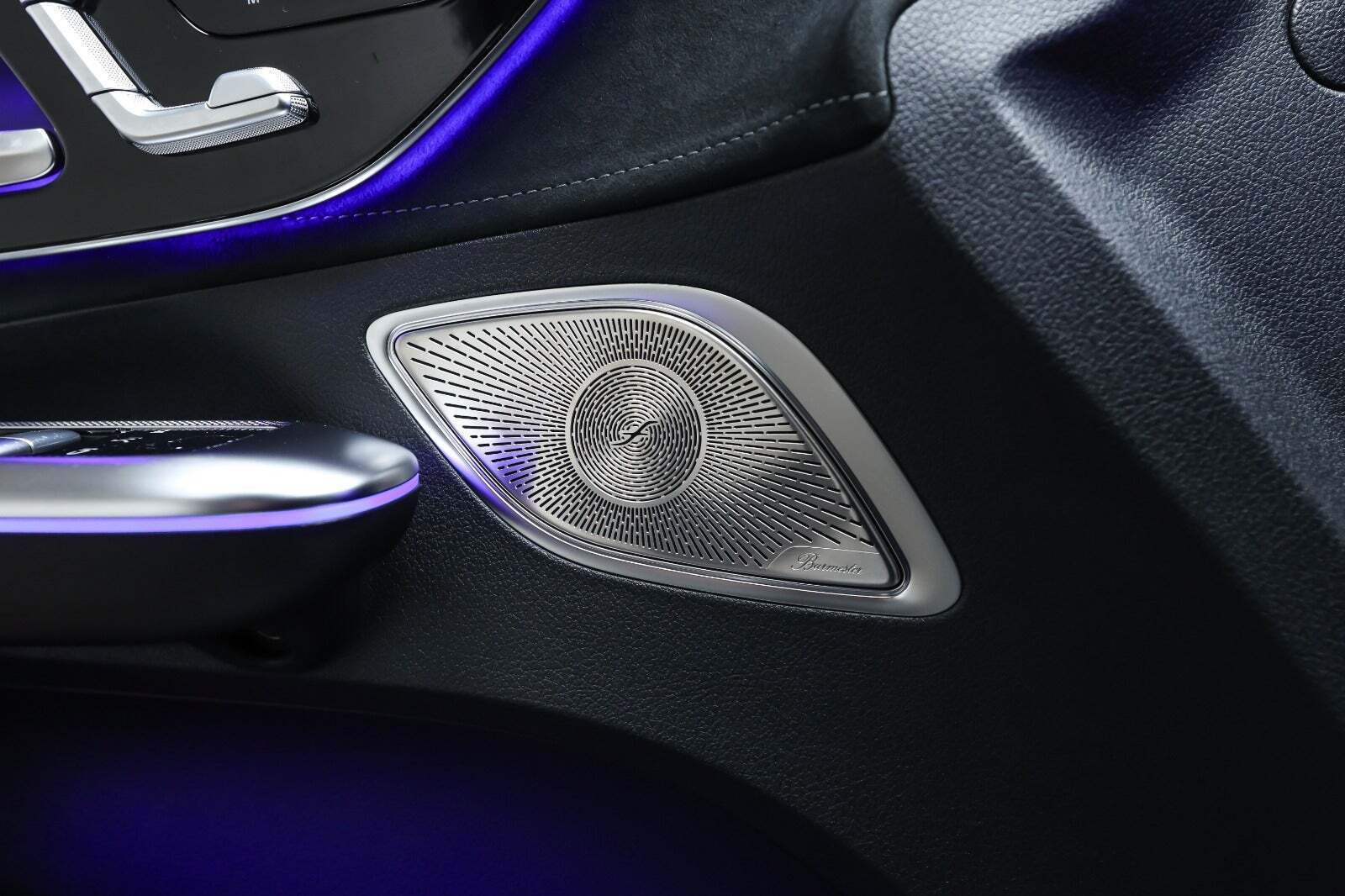 Sort Mercedes EQE350+ fra 2025