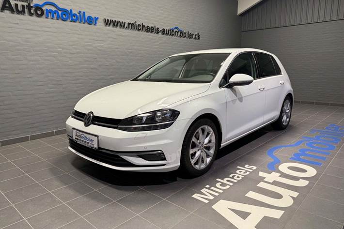 Hvid VW Golf VII fra 2019 set udefra