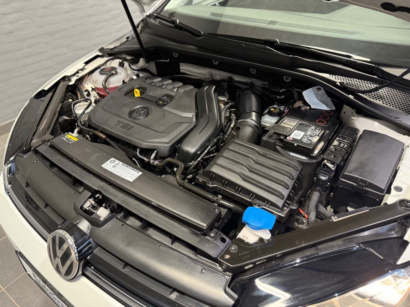 Hvid VW Golf VII fra 2019