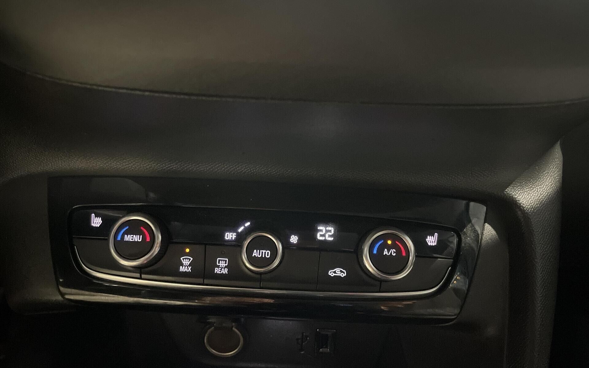 Blå Opel Corsa-e fra 2021