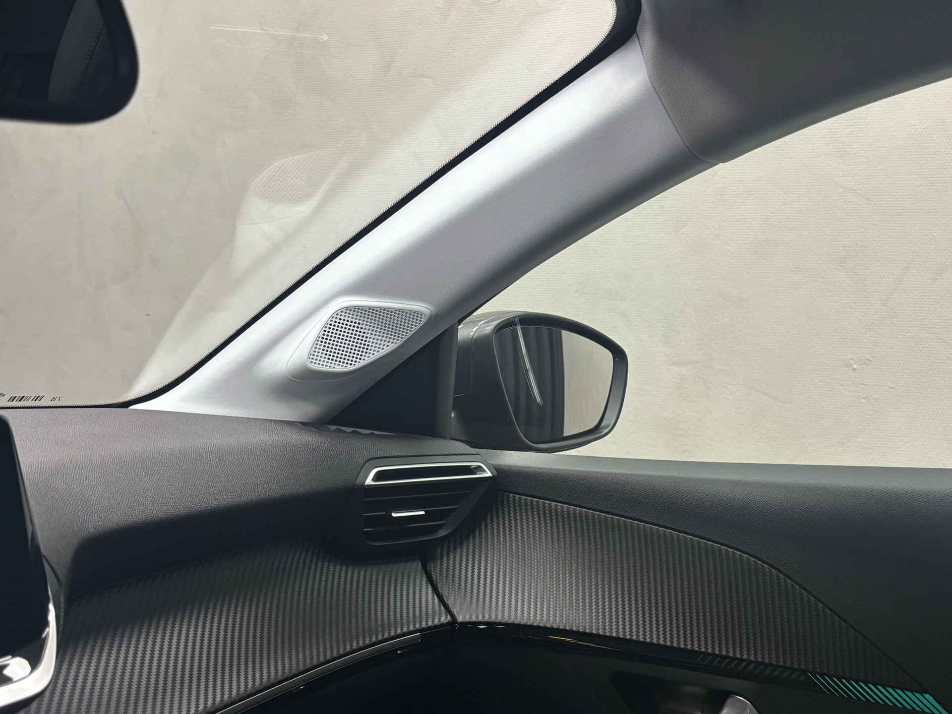 Grå Peugeot 208 fra 2020