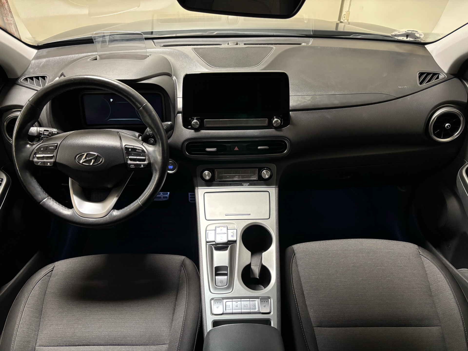 Grå Hyundai Kona fra 2021