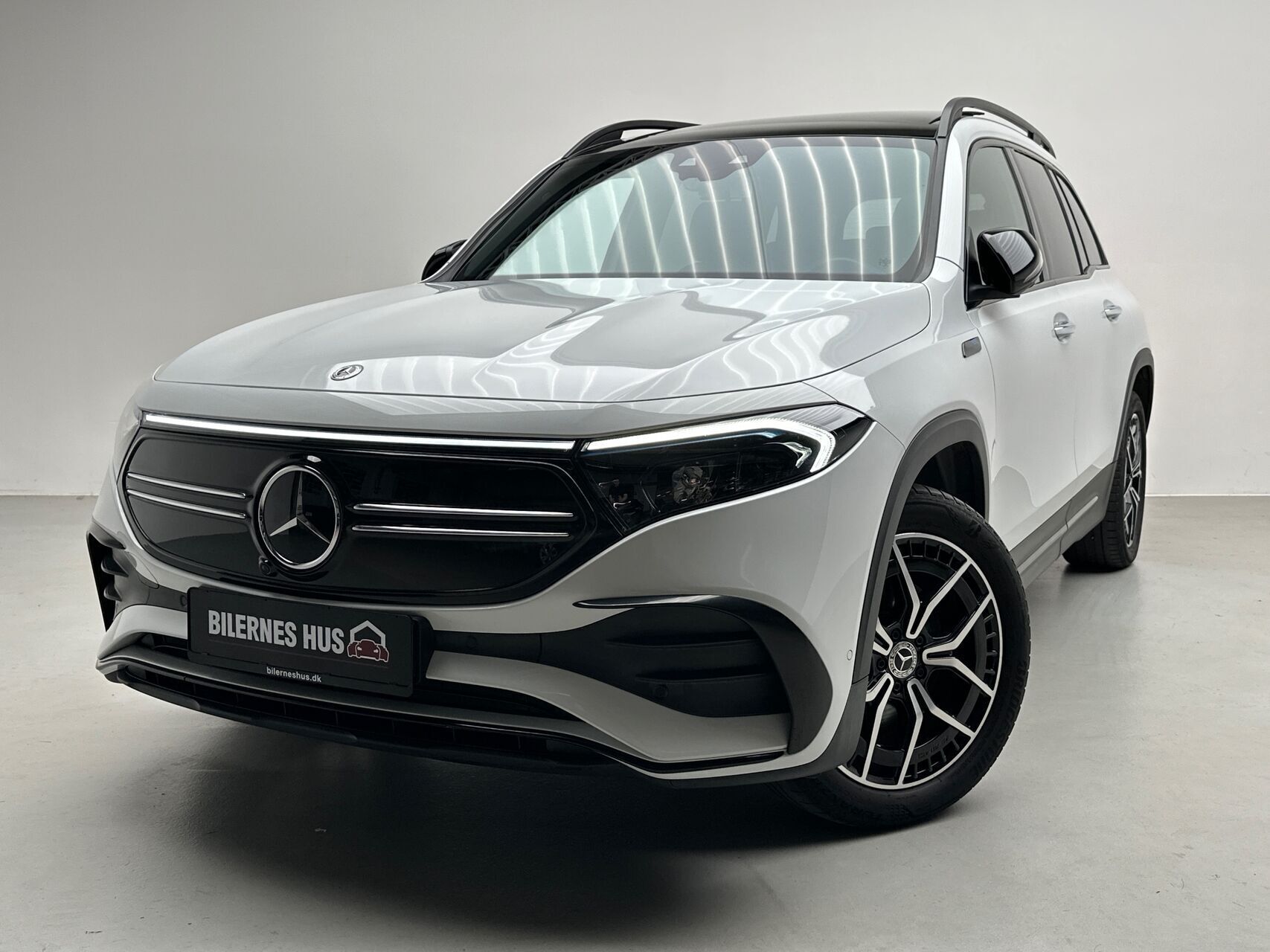 Hvid Mercedes EQB 350 fra 2022