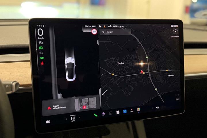 Hvid Tesla Model 3 fra 2023