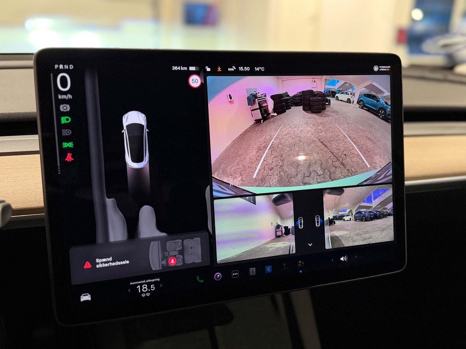 Hvid Tesla Model 3 fra 2023