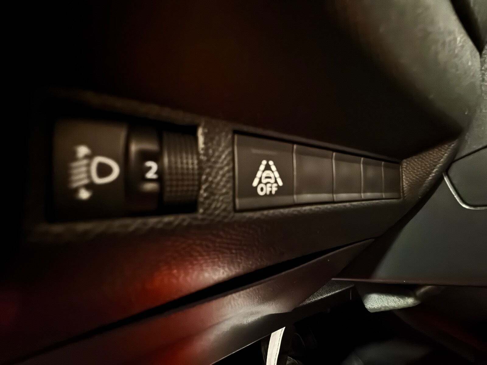 Orange Peugeot 2008 fra 2020