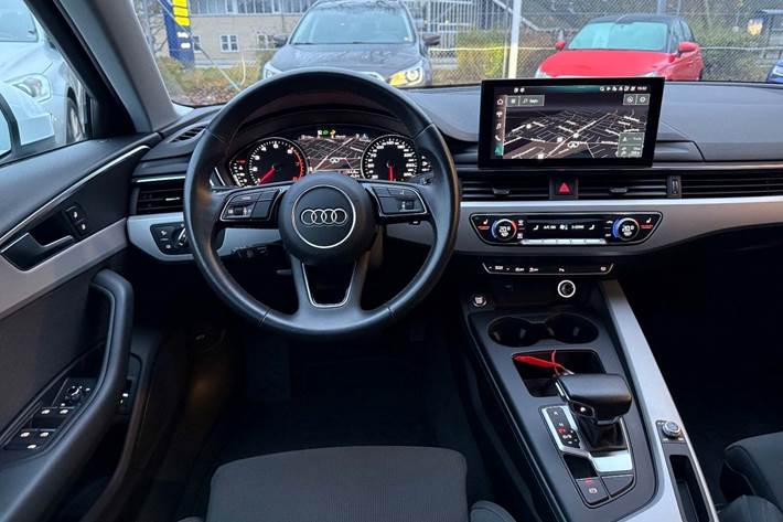 Hvid Audi A4 fra 2020
