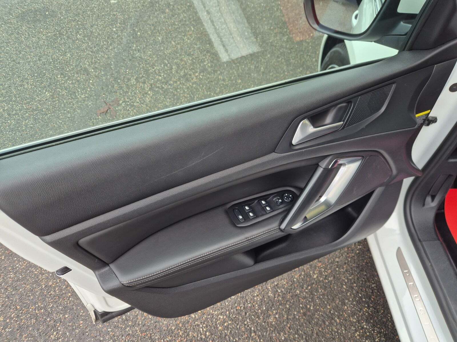 Hvid Peugeot 308 fra 2017