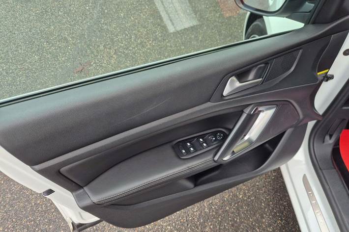 Hvid Peugeot 308 fra 2017