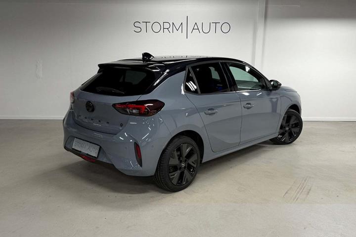 Grå Opel Corsa-e fra 2024