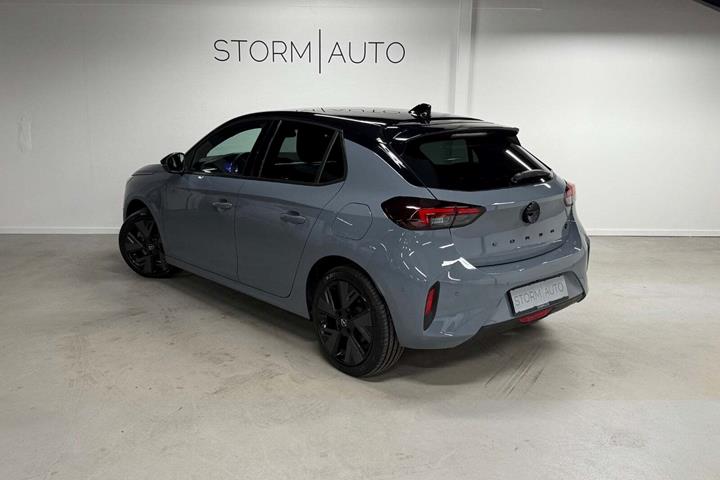 Grå Opel Corsa-e fra 2024