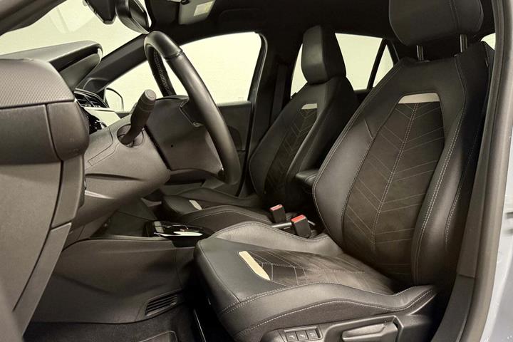 Grå Opel Corsa-e fra 2024