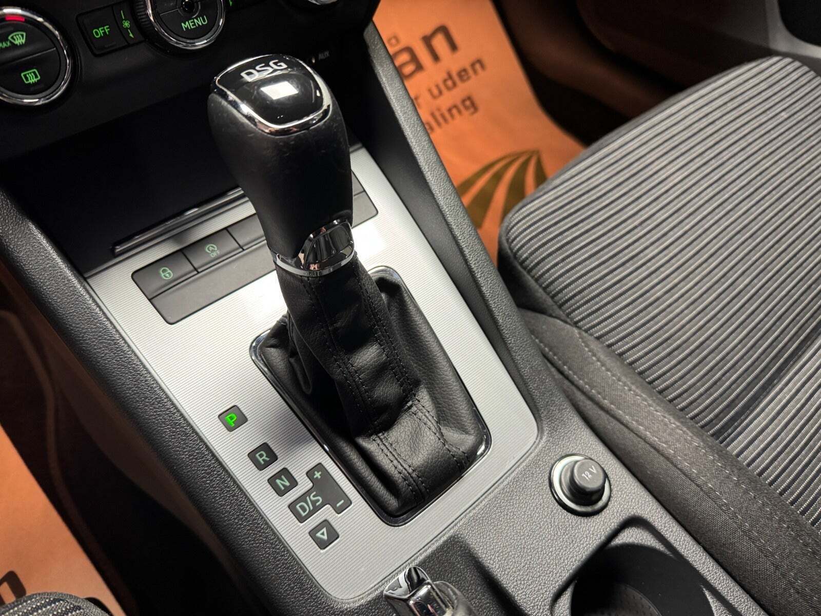 Grå Skoda Octavia fra 2016