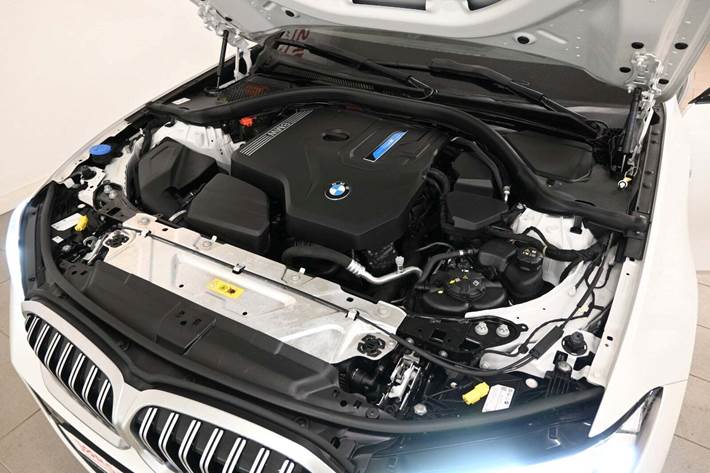 Hvid BMW 320e fra 2024