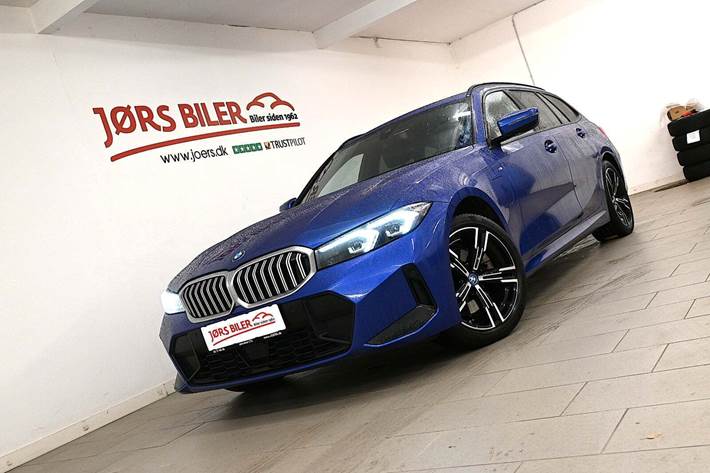 Blå BMW 320e fra 2024 set udefra