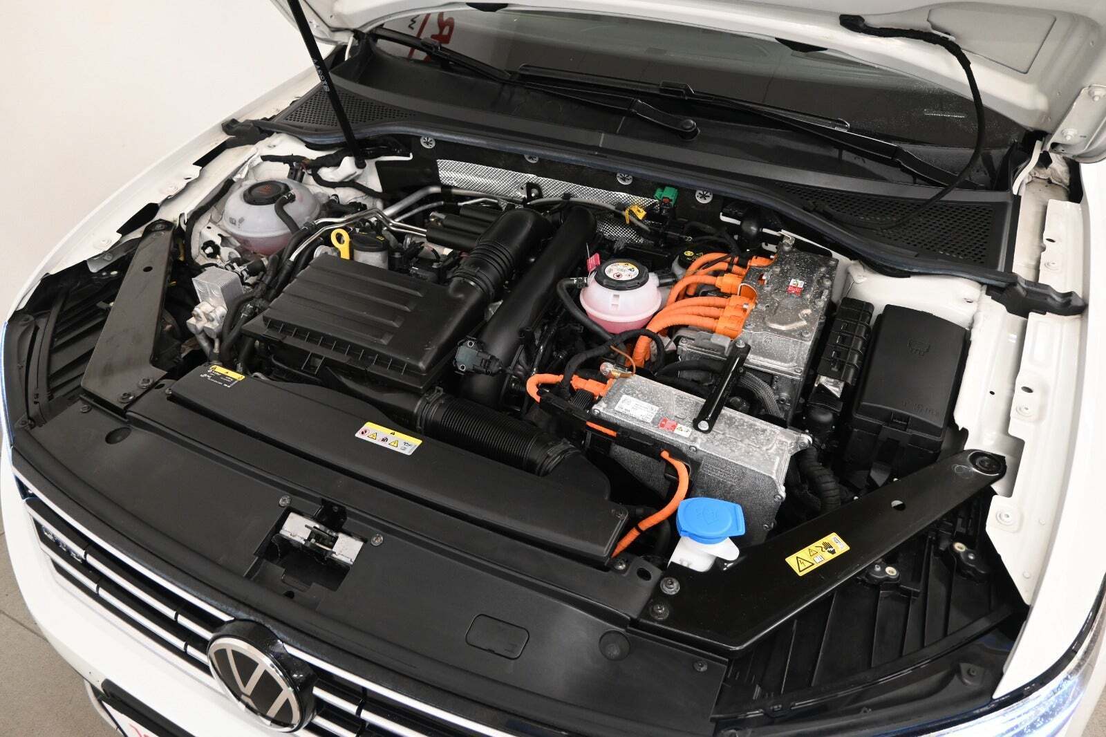Hvid VW Passat fra 2021