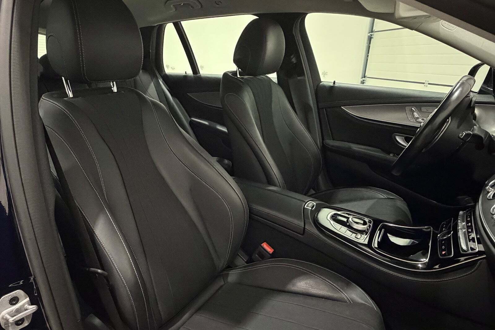 Mercedes E300 de 2,0 Luxury stc. aut.