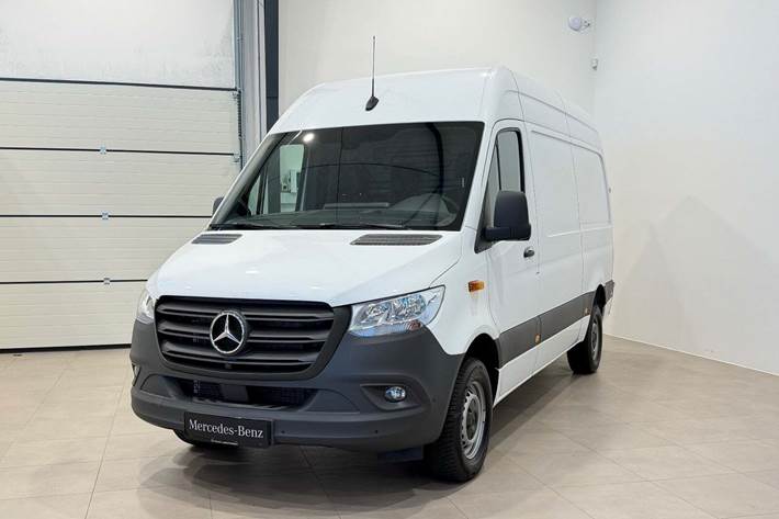Hvid Mercedes Sprinter 317 fra 2024