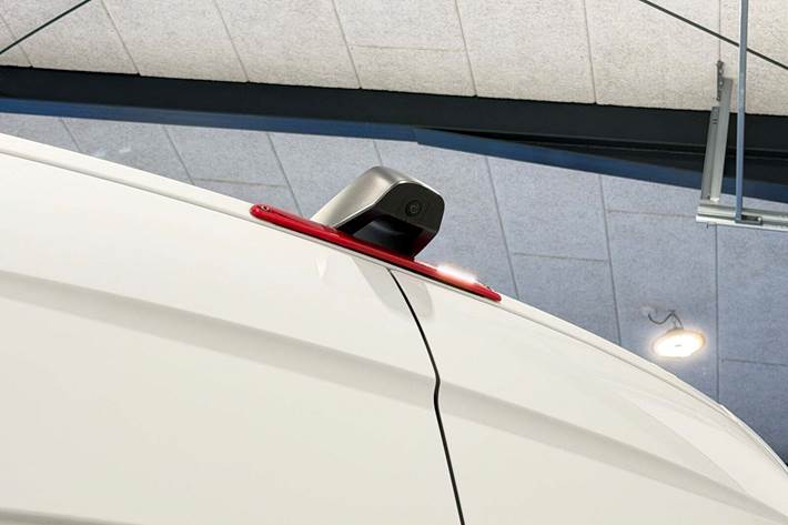 Hvid Mercedes Sprinter 317 fra 2024