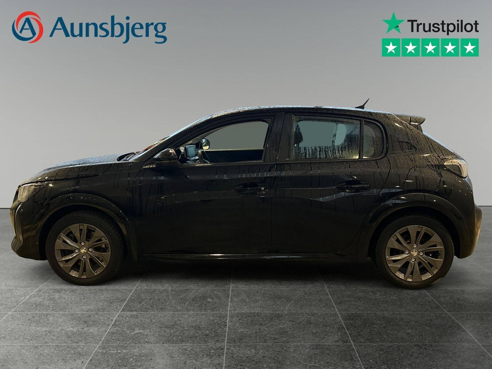 Sort Peugeot e-208 fra 2021