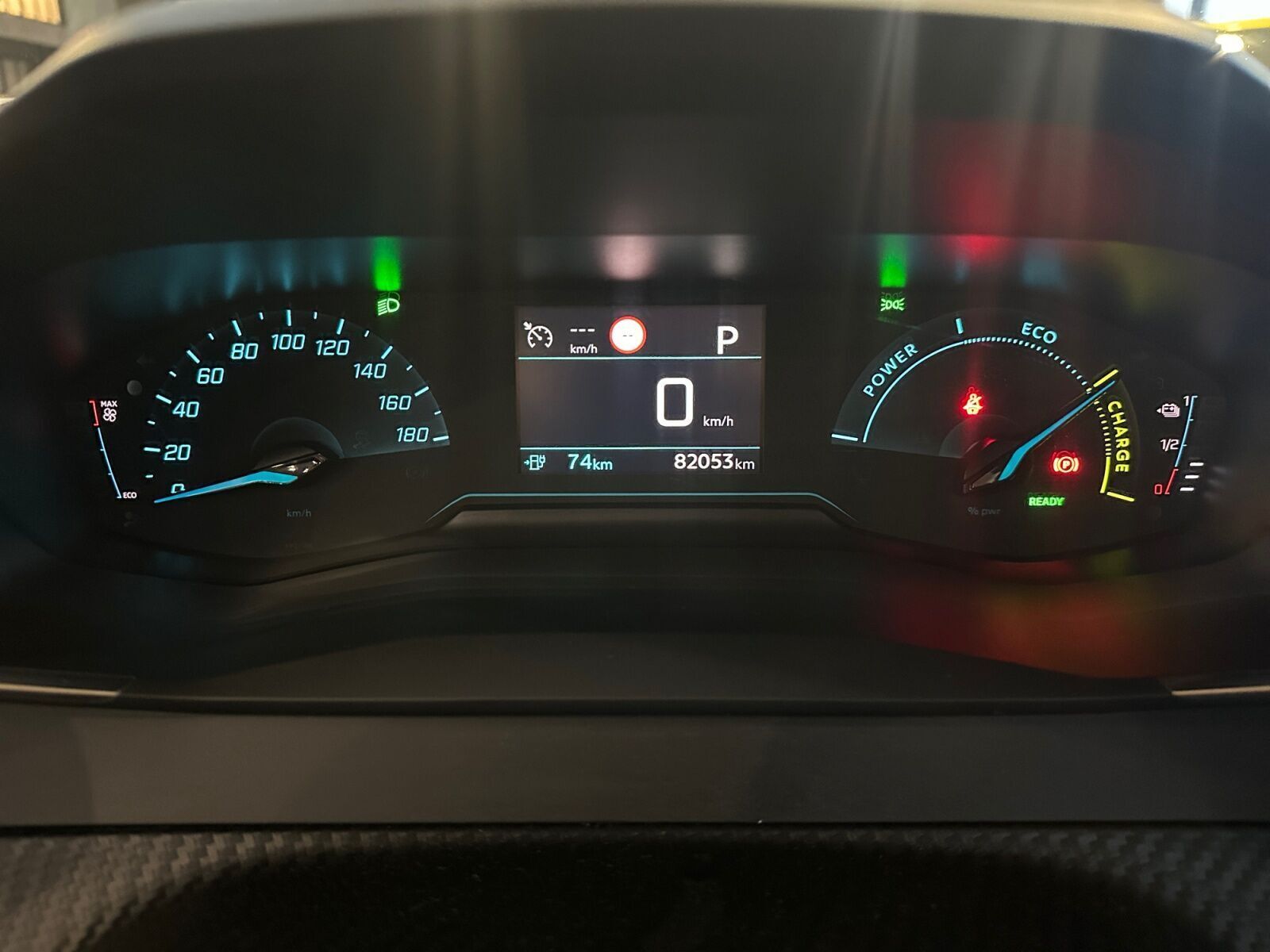 Sort Peugeot e-208 fra 2021