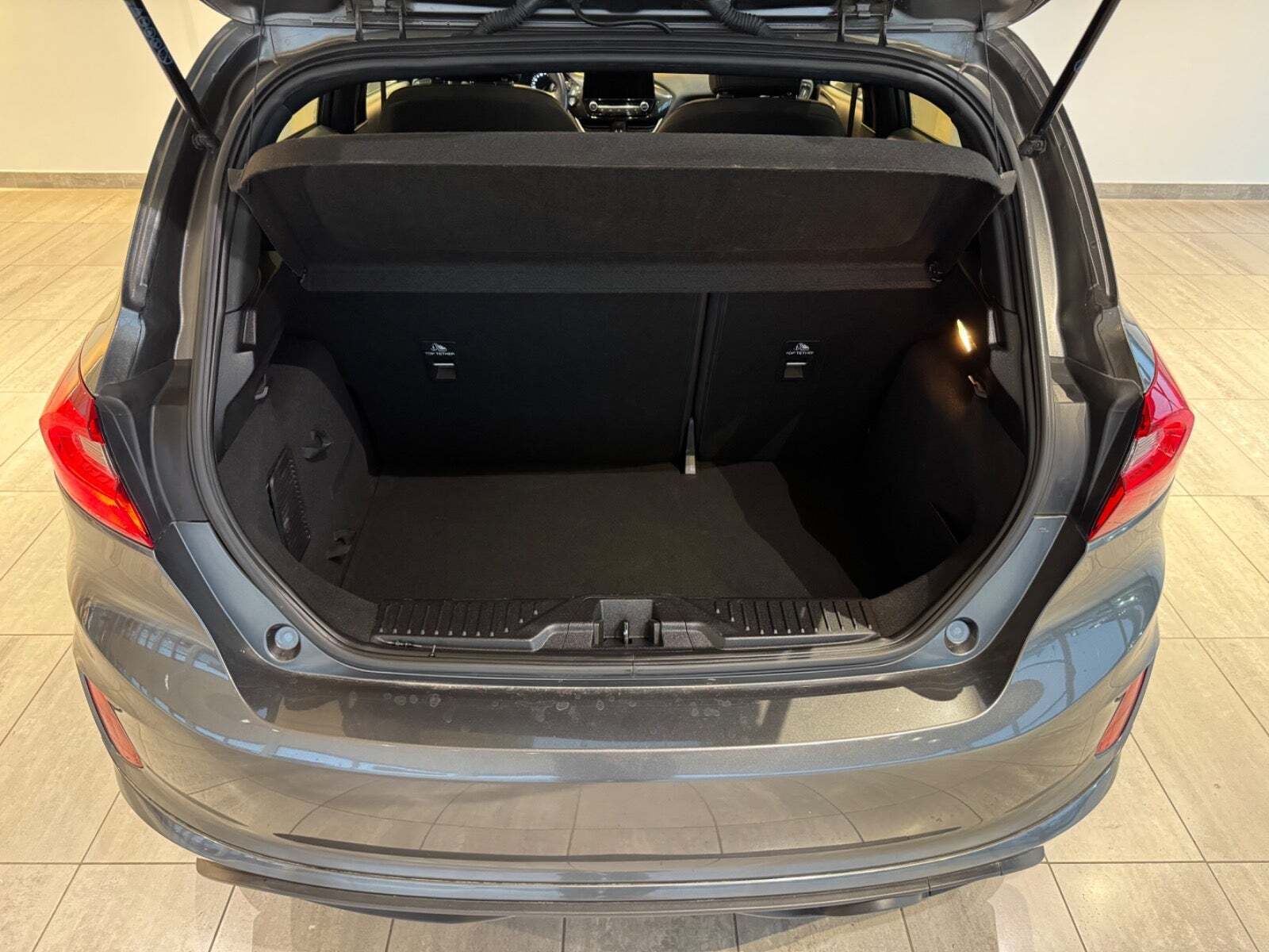 Grå Ford Fiesta fra 2019