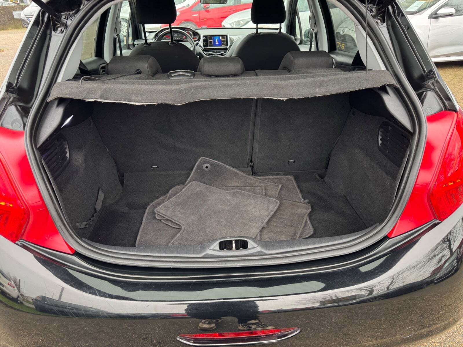 undefined Peugeot 208 fra 2012