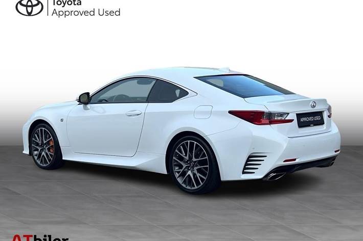 Hvid Lexus RC fra 2017 set udefra